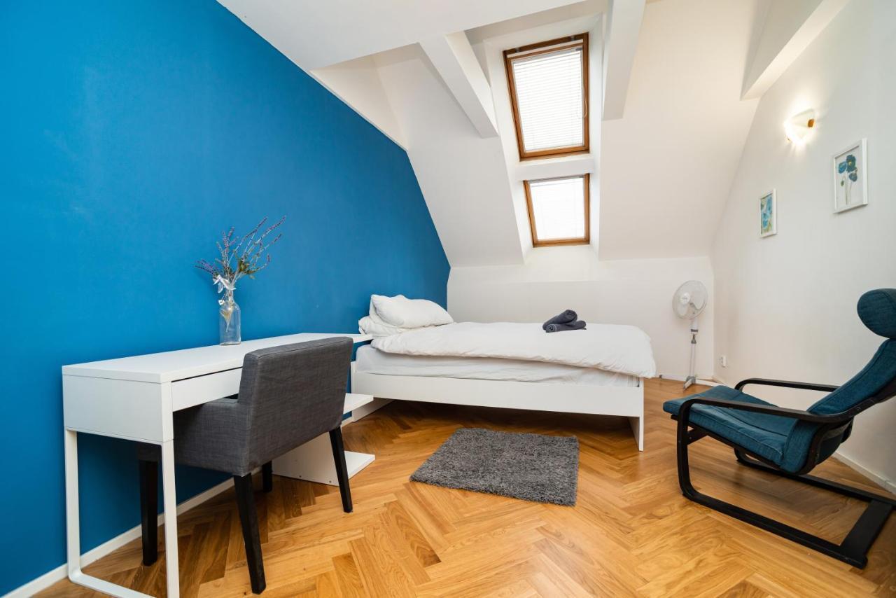 Apartamento Central, Spacious, Modern 5 Bedrm Duplex W/balcony