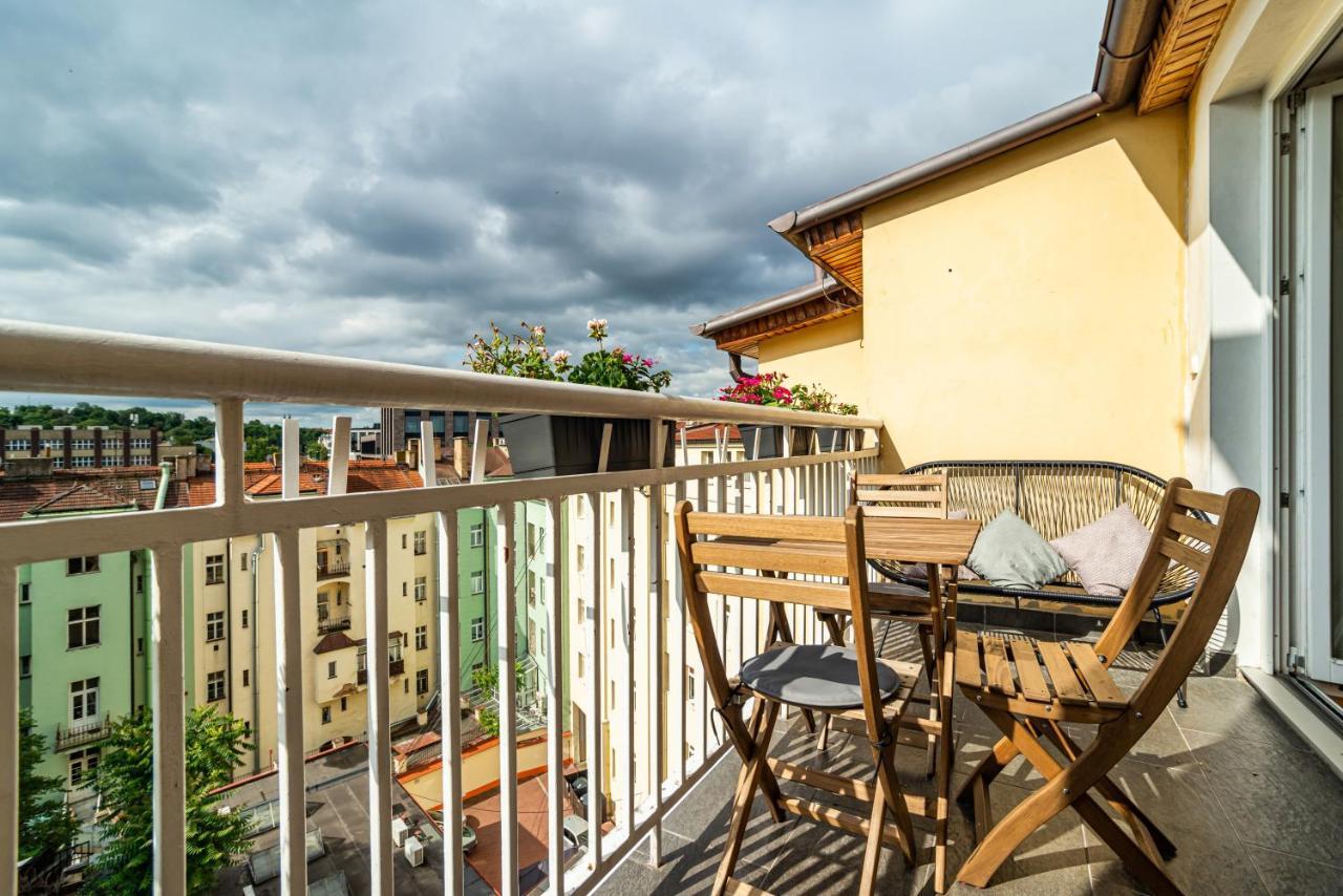 Central, Spacious, Modern 5 Bedrm Duplex W/balcony Apartamento