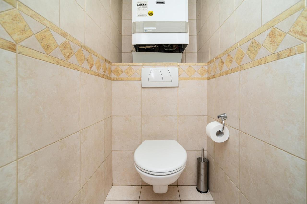 Central, Spacious, Modern 5 Bedrm Duplex W/balcony Apartamento